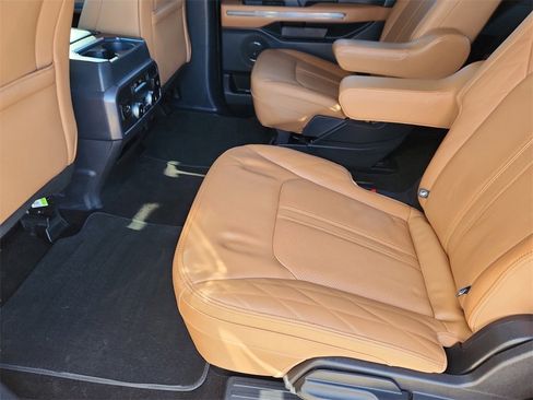 Used 2022 Ford Expedition Max Platinum image 9