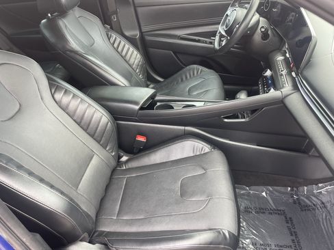 Used 2023 Hyundai Elantra Limited w/ Preferred Accessory Package FWD image 10