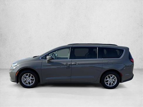 Used 2022 Chrysler Pacifica Touring-L FWD image 9