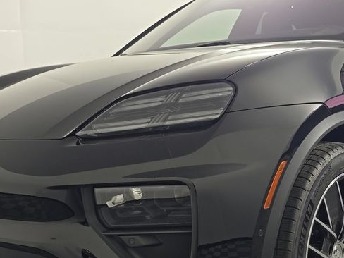 Certified 2026 Porsche Macan 4 Electric AWD/4WD image 12