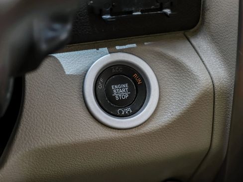 Used 2018 RAM 2500 Laramie w/ Convenience Group AWD/4WD image 30