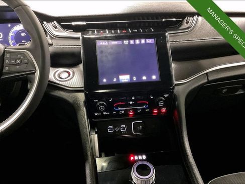Used 2024 Jeep Grand Cherokee L Laredo AWD/4WD image 7