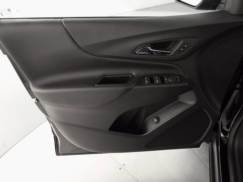 Used 2023 Chevrolet Equinox LT w/ Driver Convenience Package image 18