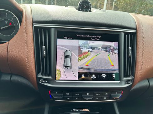 Used 2022 Maserati Levante Modena image 11