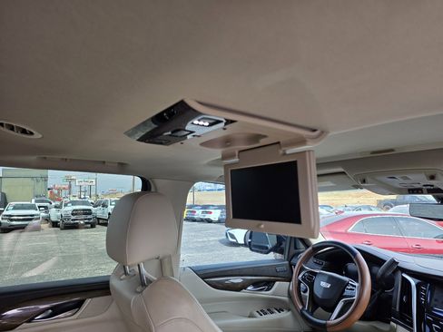 Used 2020 Cadillac Escalade Luxury image 18