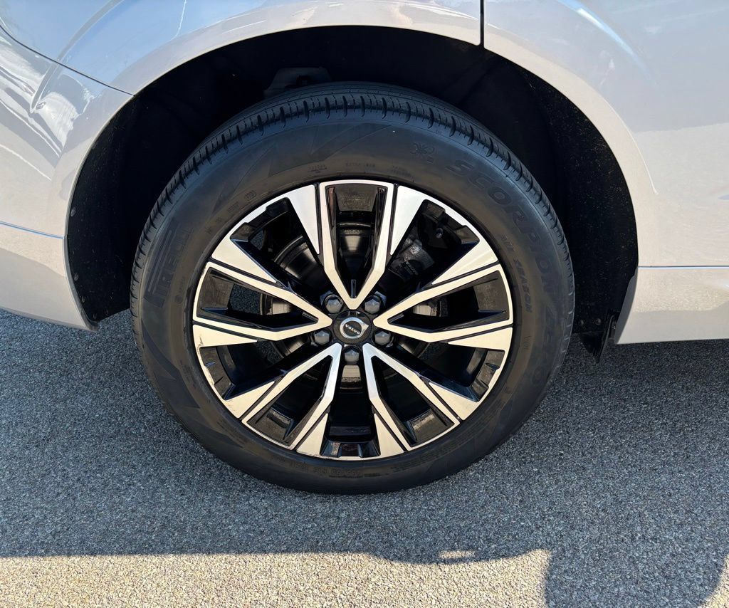 Certified 2023 Volvo XC60 B5 Plus w/ Climate Package AWD/4WD image 35
