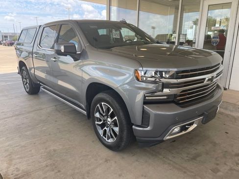 Used 2021 Chevrolet Silverado 1500 High Country w/ Technology Package RWD image 3