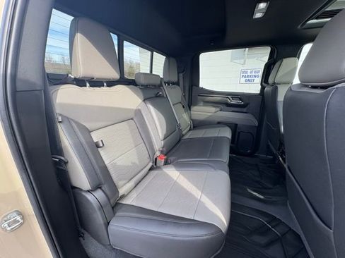 Used 2022 Chevrolet Silverado 1500 ZR2 w/ Technology Package image 34