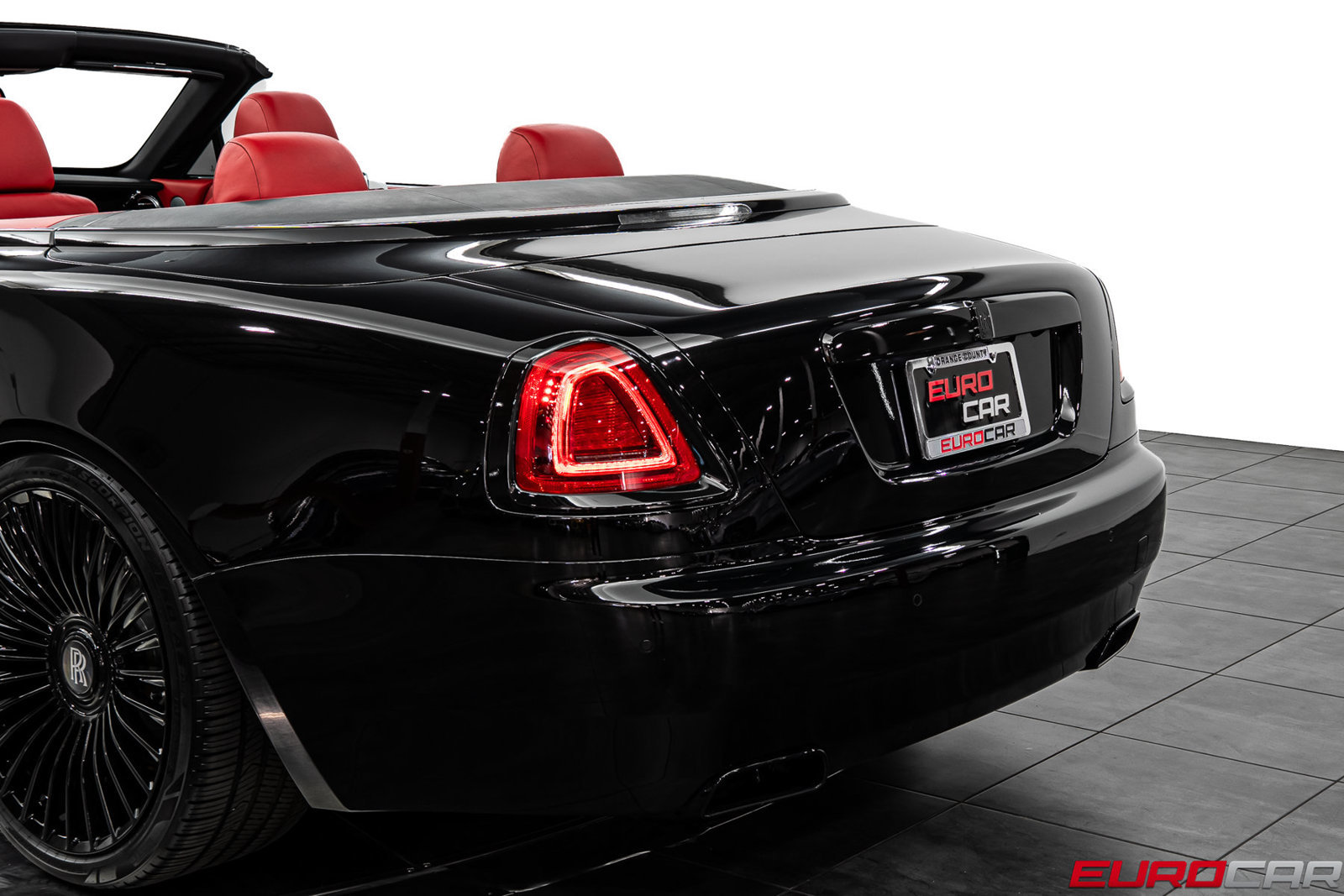 Used 2018 Rolls-Royce Dawn RWD image 20