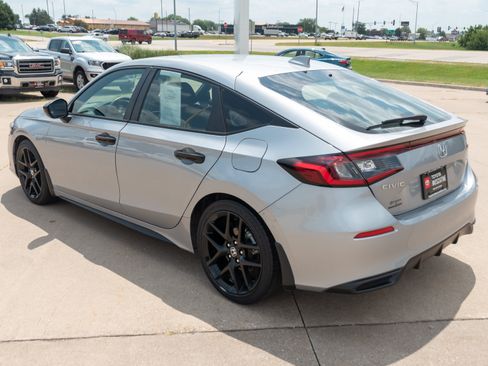 Used 2024 Honda Civic Sport image 17