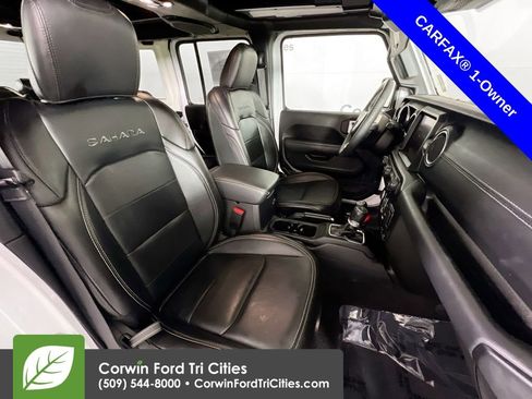 Used 2023 Jeep Wrangler Unlimited Sahara w/ Cold Weather Group image 17