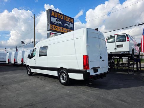 Used 2020 Mercedes-Benz Sprinter 2500 image 2