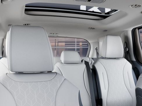 New 2026 Kia Carnival SX w/ SX Dark Edition Package FWD image 28