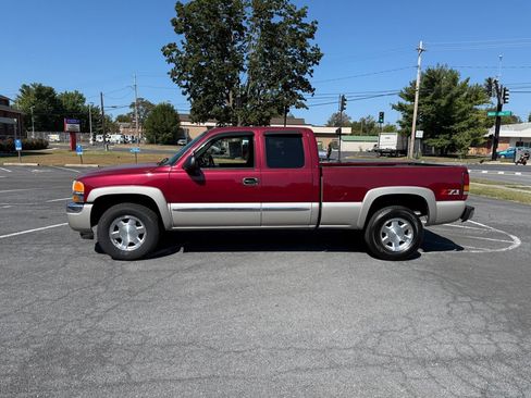 Used 2005 GMC Sierra 1500 SLE w/ Safe And Sound Package AWD/4WD image 3
