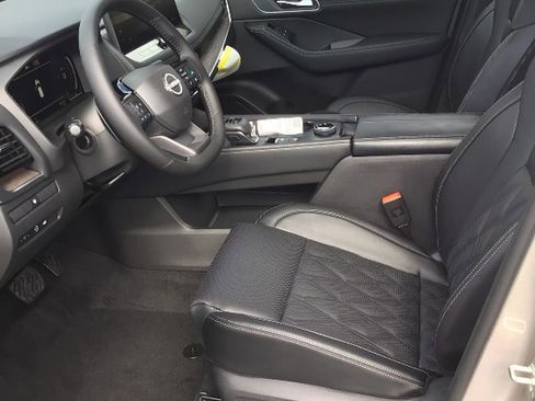 New 2026 Nissan Rogue Platinum image 8