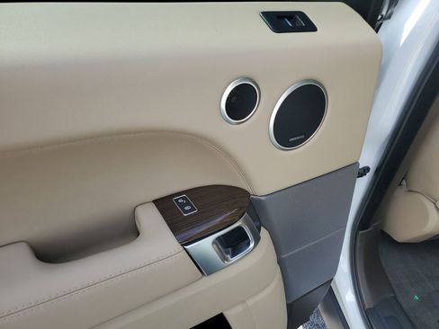 Used 2017 Land Rover Range Rover Sport SE image 13