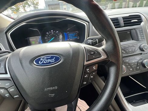 Used 2018 Ford Fusion SE image 15