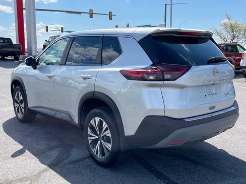 Used 2022 Nissan Rogue SV AWD/4WD image 8