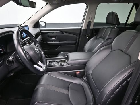 Used 2023 Honda Pilot Touring image 16