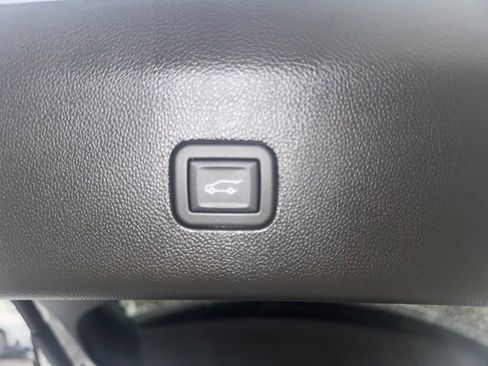 Used 2023 Buick Enclave Avenir w/ Avenir Technology Package image 17