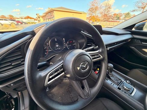 Used 2021 MAZDA MAZDA3 s image 10