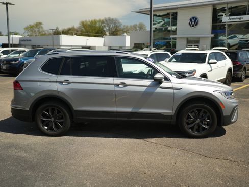 Used 2024 Volkswagen Tiguan SE image 9