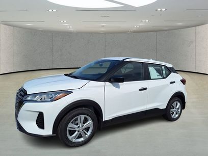 New 2025 Nissan Kicks Play S