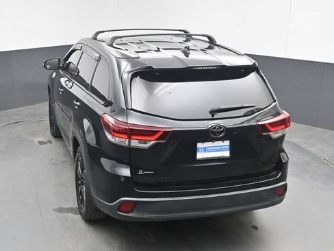 Used 2019 Toyota Highlander SE w/ Nightshade Edition FWD image 39