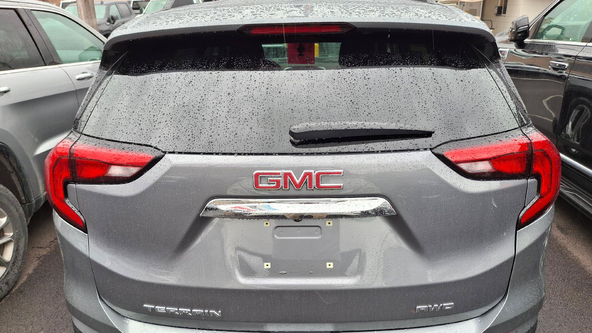 Used 2020 GMC Terrain SLE w/ Driver Convenience Package AWD/4WD image 5