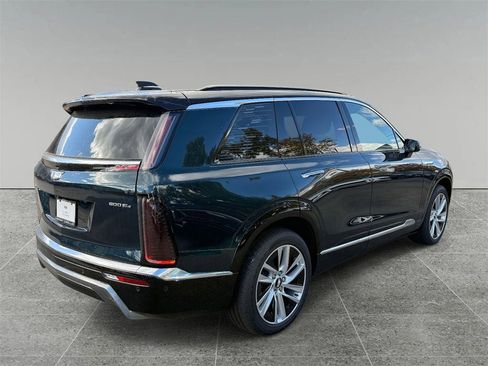 New 2026 Cadillac Vistiq Luxury w/ LPO, Floor Liner Package image 9