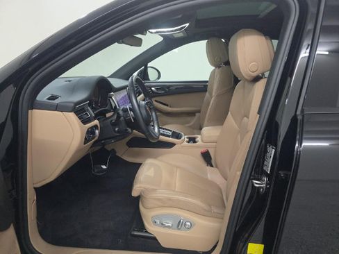 Used 2024 Porsche Macan AWD/4WD image 3