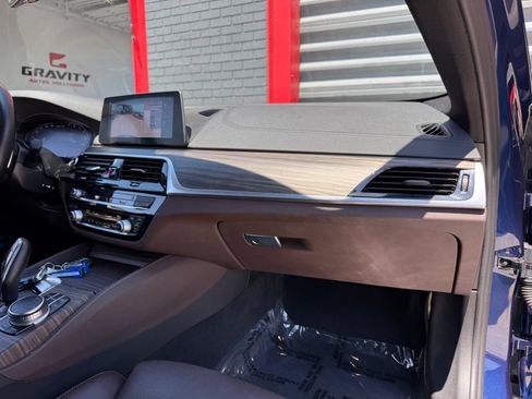 Used 2020 BMW M550i xDrive w/ Dynamic Handling Package AWD/4WD image 33
