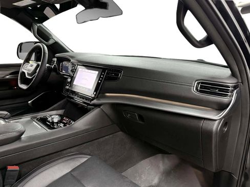 Used 2024 Jeep Wagoneer L Series II w/ Convenience Group I image 10