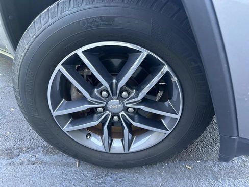 Used 2017 Jeep Grand Cherokee Limited w/ Luxury Group II AWD/4WD image 12