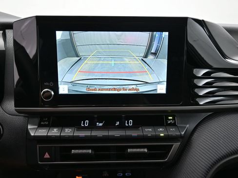 Used 2026 Toyota Camry SE FWD image 9