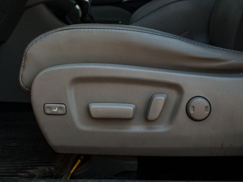 Used 2018 Toyota Highlander Limited AWD/4WD image 11
