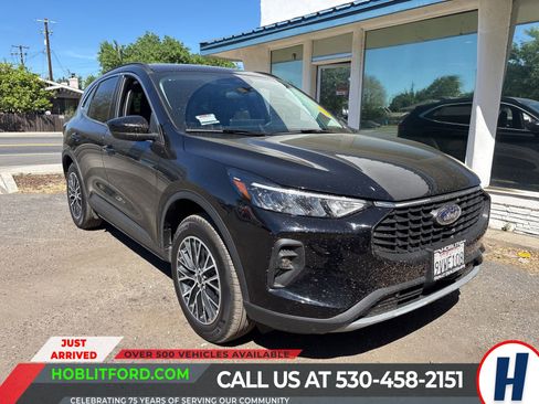 Used 2025 Ford Escape SE image 1