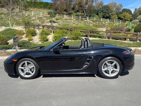 Used 2017 Porsche 718 Boxster image 2