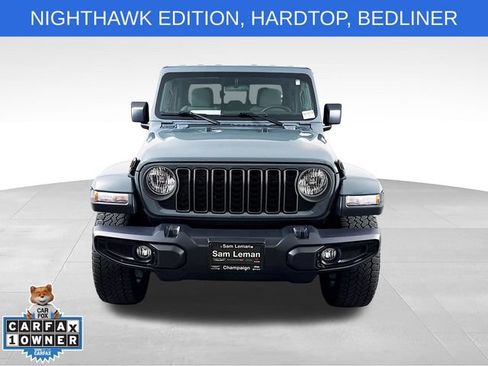 Used 2025 Jeep Gladiator Sport AWD/4WD image 2