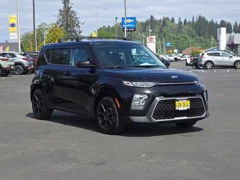 Used 2021 Kia Soul LX FWD image 2