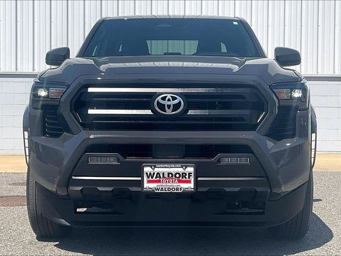 Used 2025 Toyota Tacoma SR5 AWD/4WD image 3