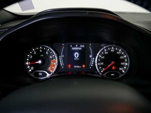 Used 2020 Jeep Renegade Altitude FWD image 23