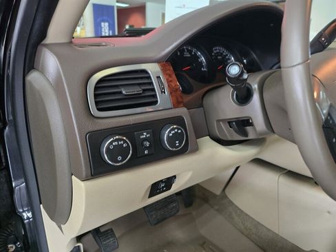 Used 2014 Chevrolet Suburban LS w/ All-Star Edition AWD/4WD image 24
