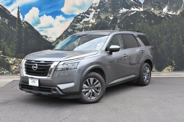 Used 2025 Nissan Pathfinder SV AWD/4WD image 6