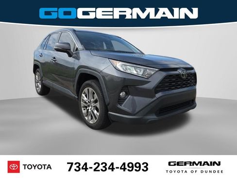 Used 2020 Toyota RAV4 XLE Premium FWD image 5