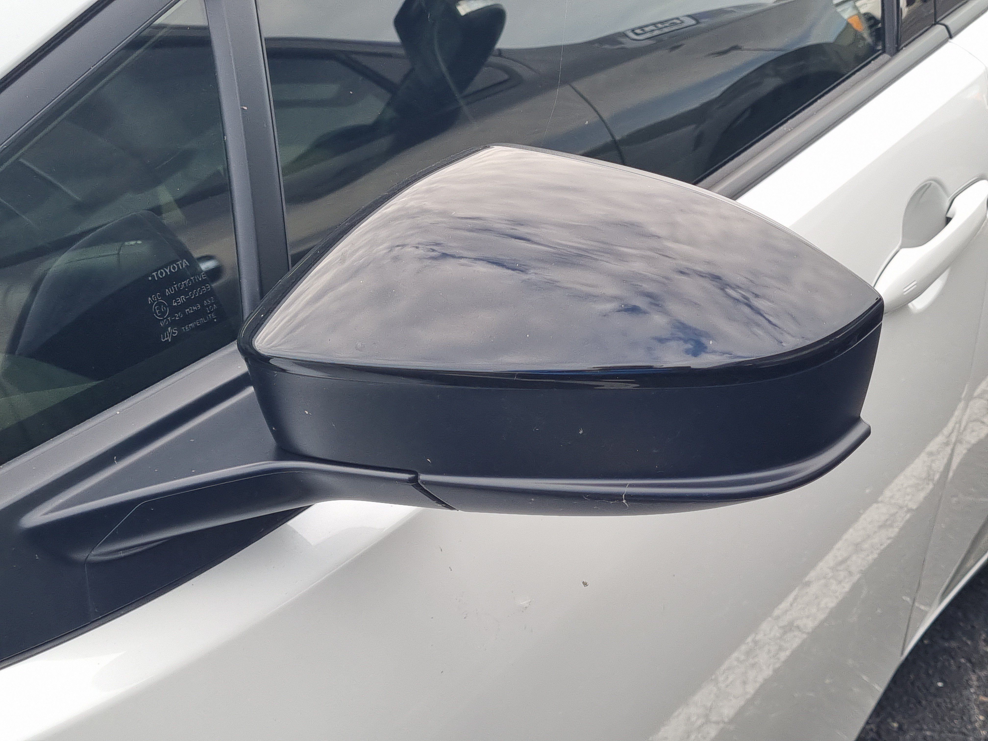Used 2023 Toyota Prius XLE FWD image 6