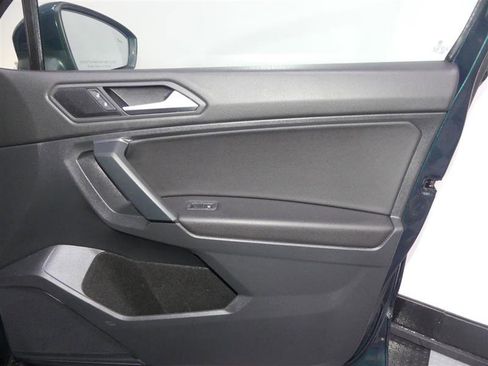 Used 2019 Volkswagen Tiguan SE image 19