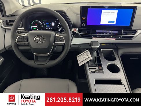 New 2026 Toyota Sienna XLE image 8