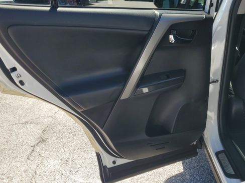 Used 2018 Toyota RAV4 Adventure image 12