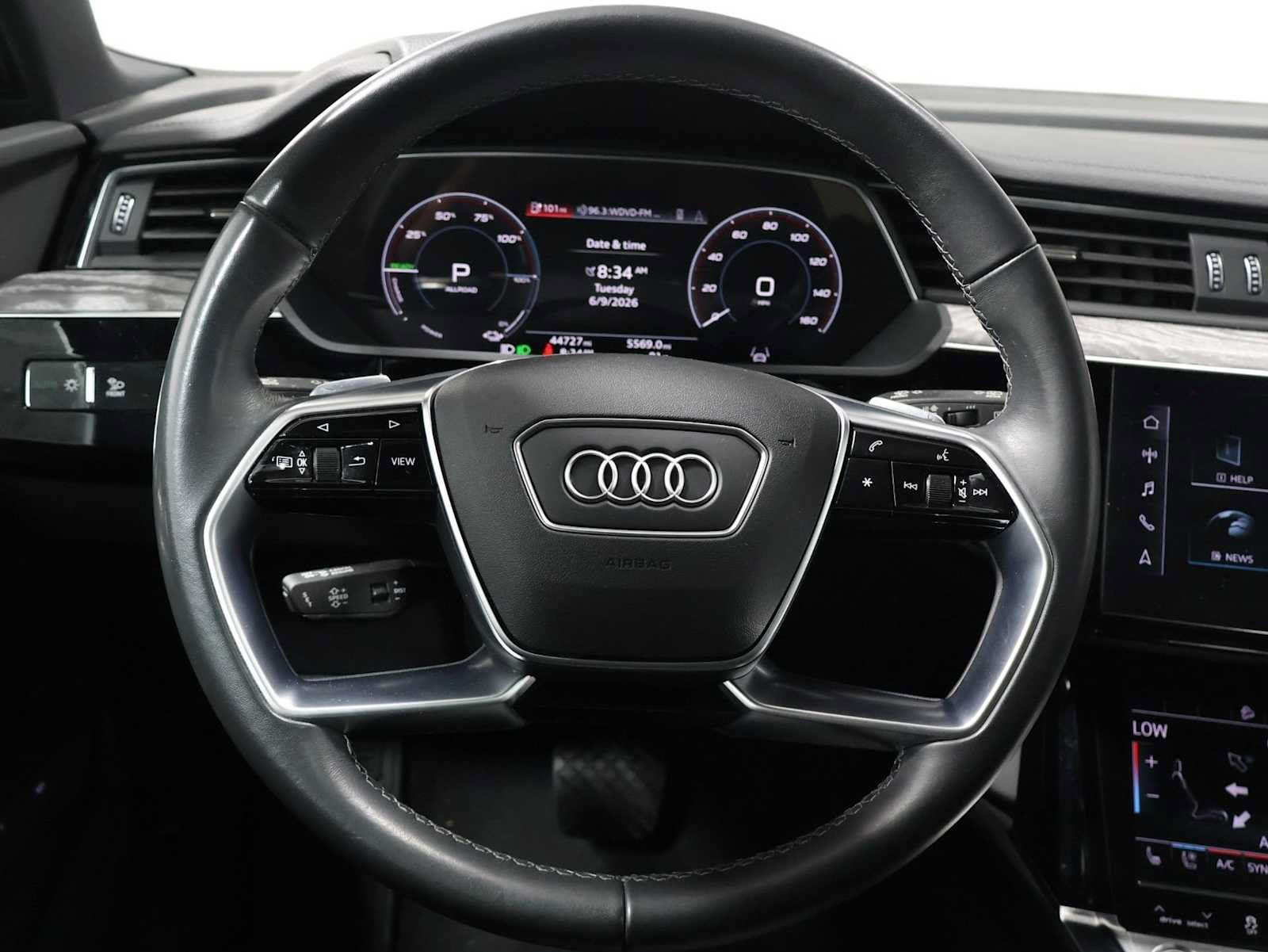 Used 2023 Audi e-tron Premium Plus w/ Premium Plus Package AWD/4WD image 23